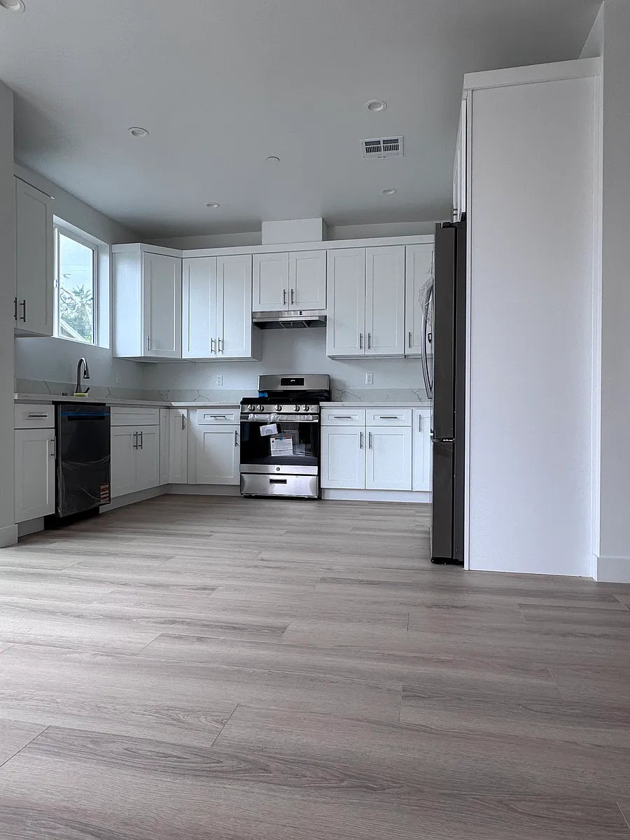 Building Photo - 9801 Beachy Ave #3