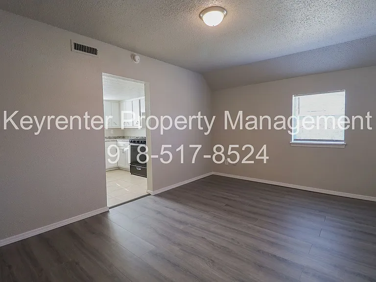 S Maple St Apartments — Photo 5
