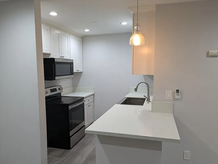 320 S Ardmore Ave #123 — Photo 8