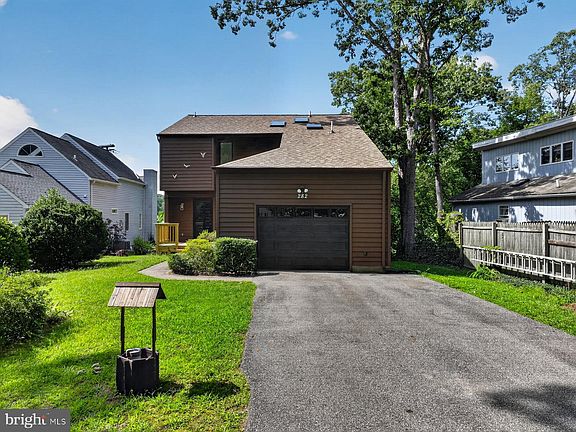 3rd image of 282 Riverside Dr