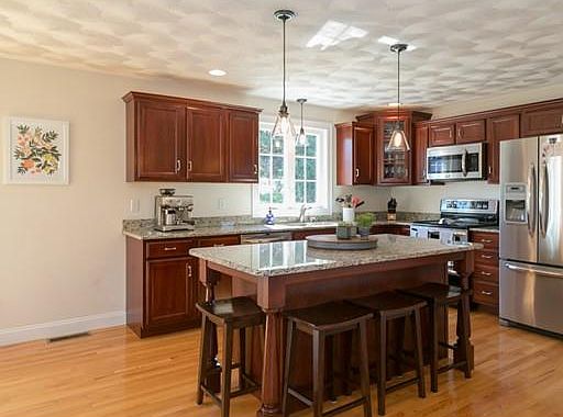2nd image of 15 Vadnay Ln