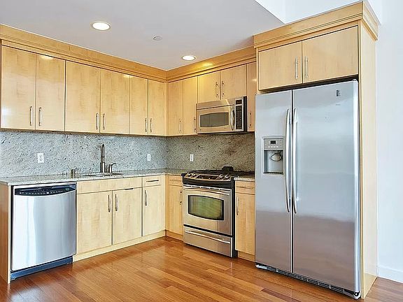 3rd image of 161 E 110th St APT 5I