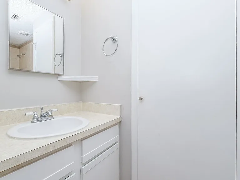 7511 Breezewood Ct — Photo 10