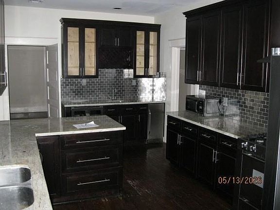 5th image of 544 Lowerline St