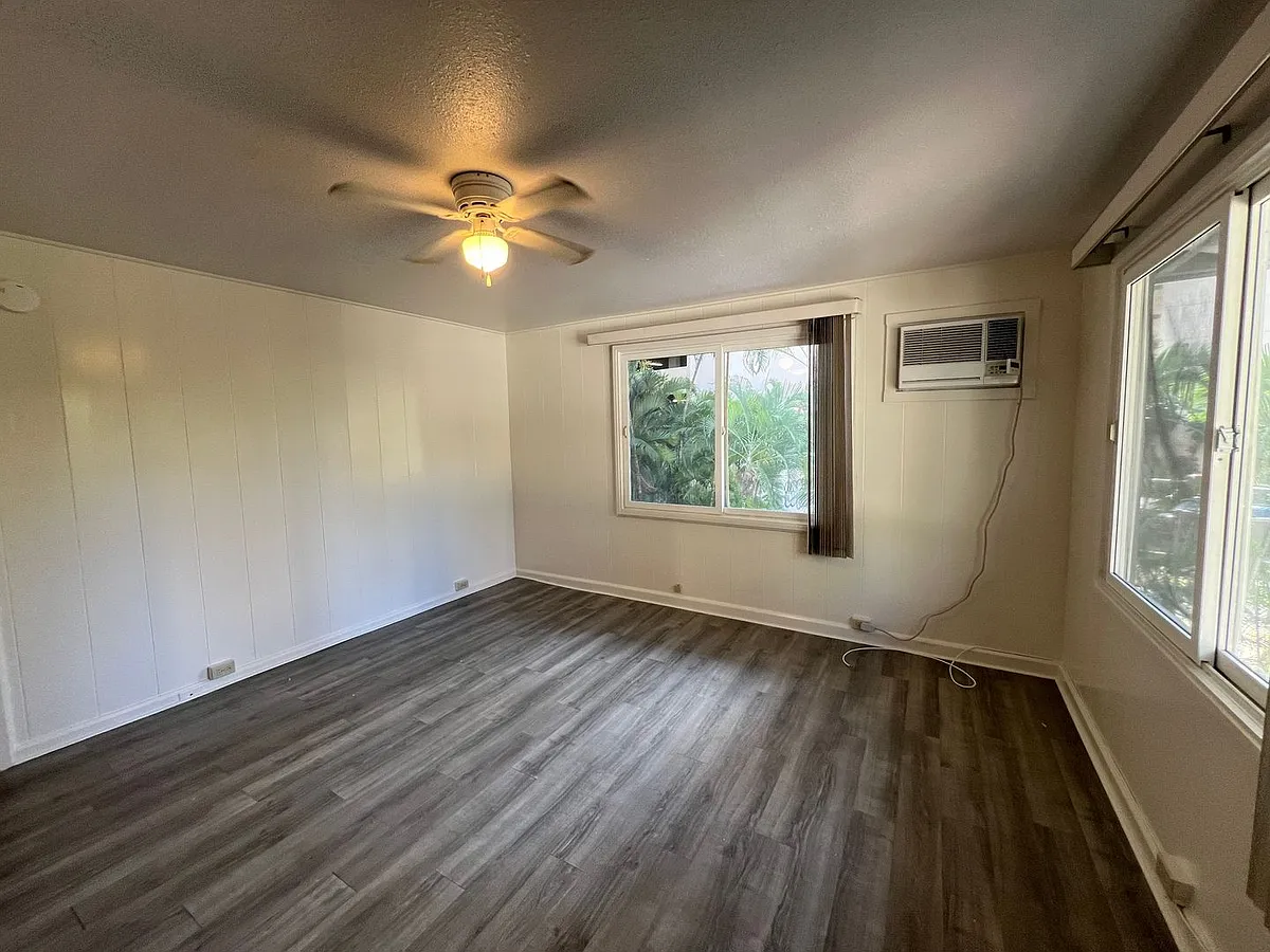 Building Photo - 1839 Kaioo Dr