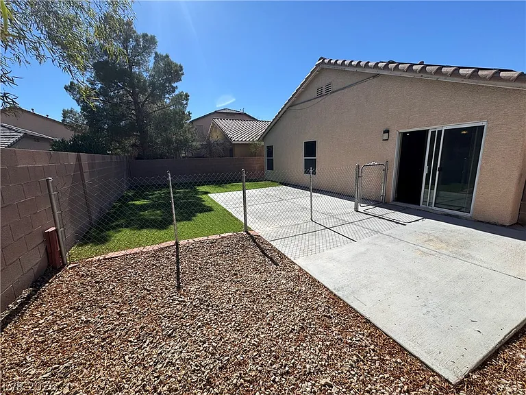 5033 Rustic Charm Ct — Photo 9