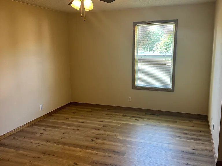 3524 E Laurel St — Photo 6