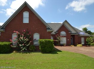 5661 Michaelson Dr, Olive Branch, MS 38654