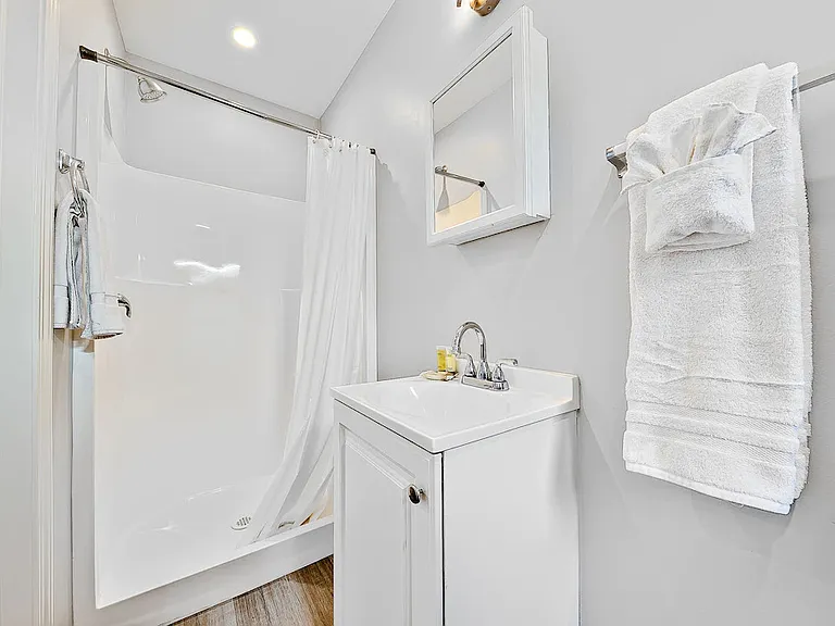 1320 W Balboa Blvd #B — Photo 16