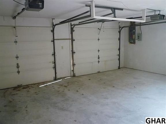 5th image of 2114 Woodview Dr