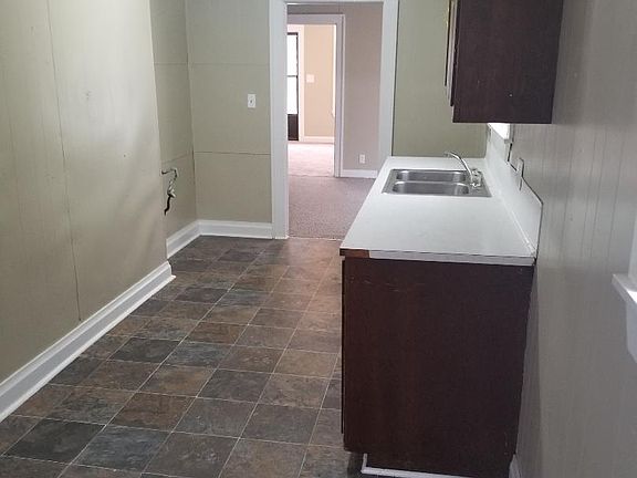 4th image of 611 W Highland St