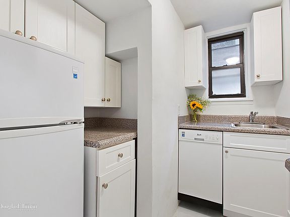 3rd image of 240 E 30th St #1W