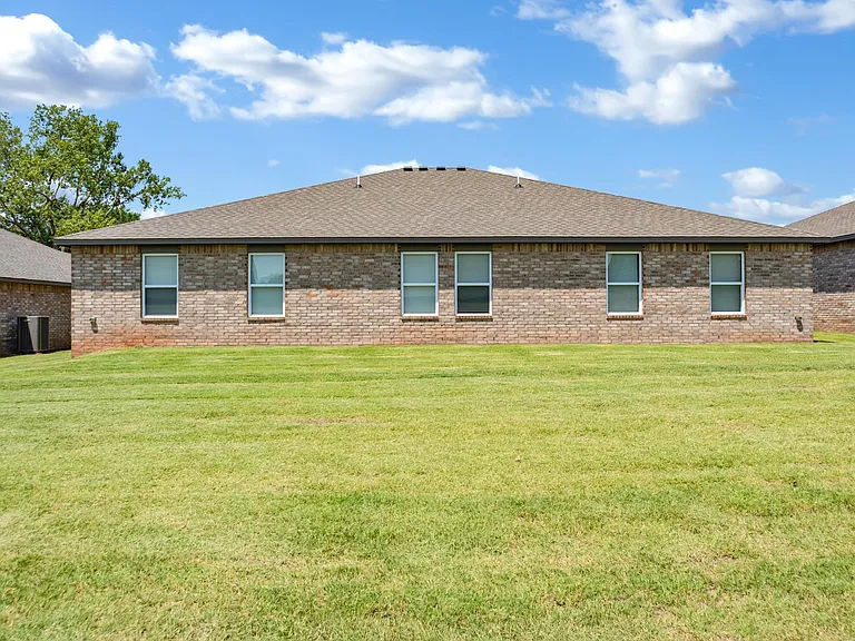416 S Debra Ct — Photo 19