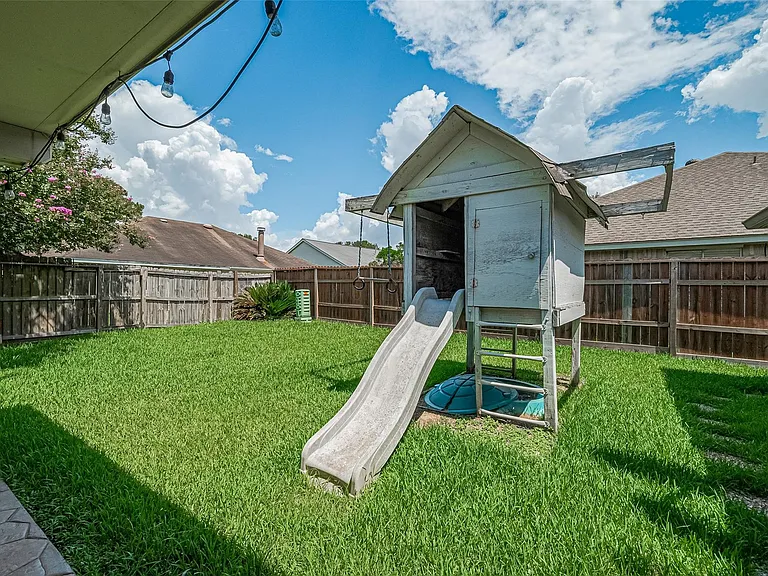 6907 Yardley Dr — Photo 29