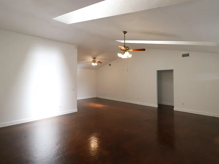 4225 Oak Ln — Photo 6