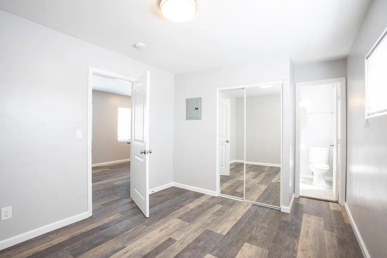 3853 Cherokee Ave — Photo 1