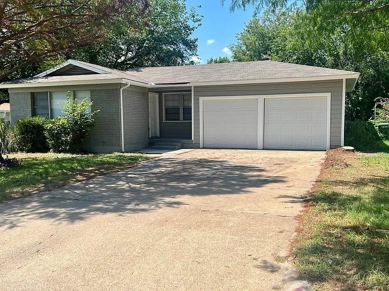 Anderson Dr — Photo 1