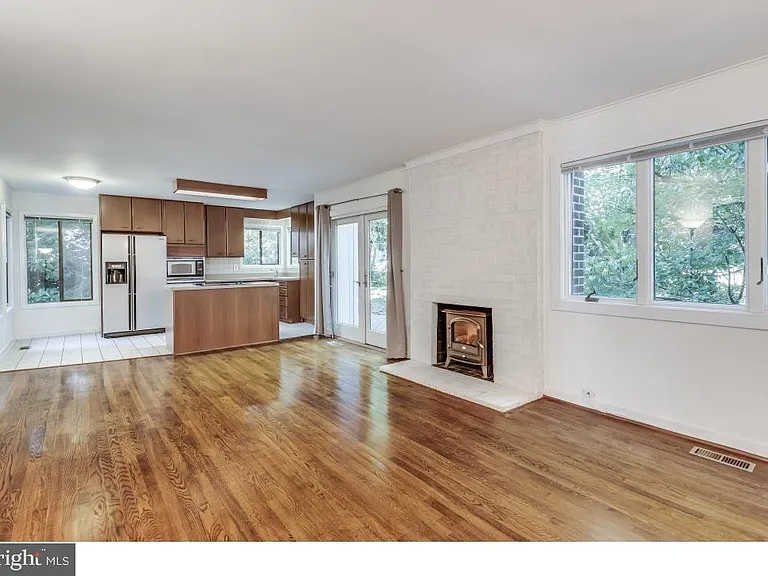 7220 Vistas Ln — Photo 2