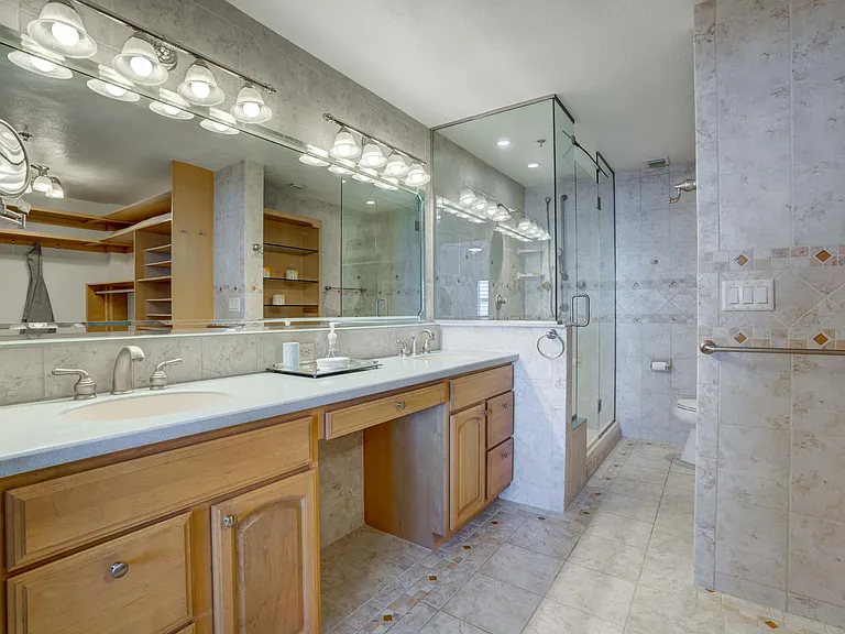 840 Ocean Dr #Penthouse C — Photo 23