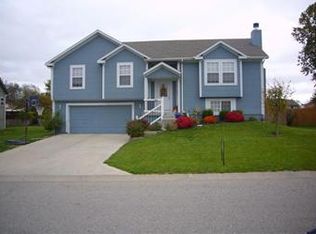 445 River Falls Rd, Edwardsville, KS 66111