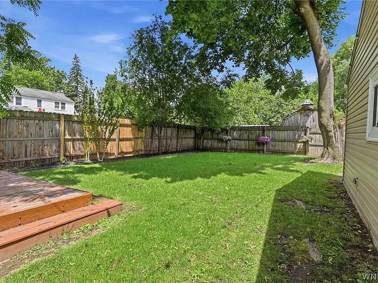 16 Paramount Pkwy — Photo 32