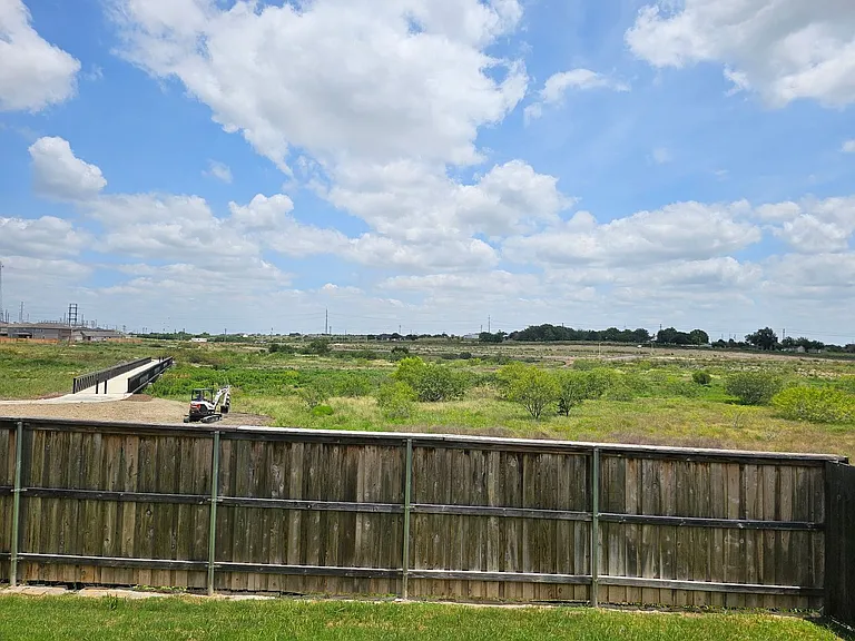 685 Papaya Dr — Photo 11
