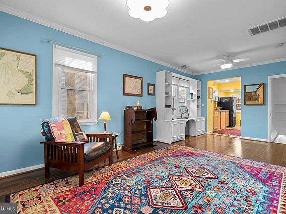 4th image of 4004 Ingraham St