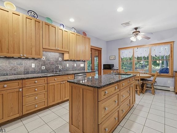 4th image of 352 Woolf Rd