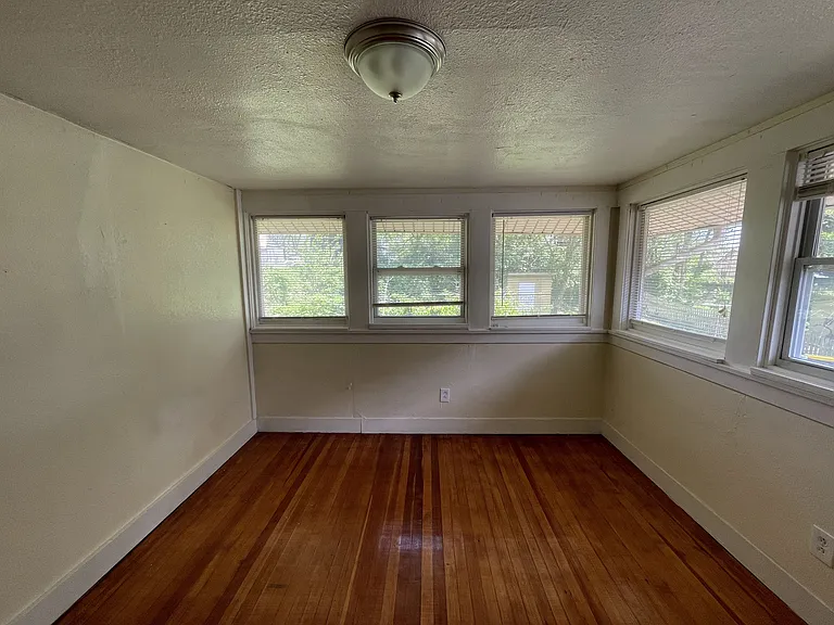 4415 Forest Ave — Photo 34