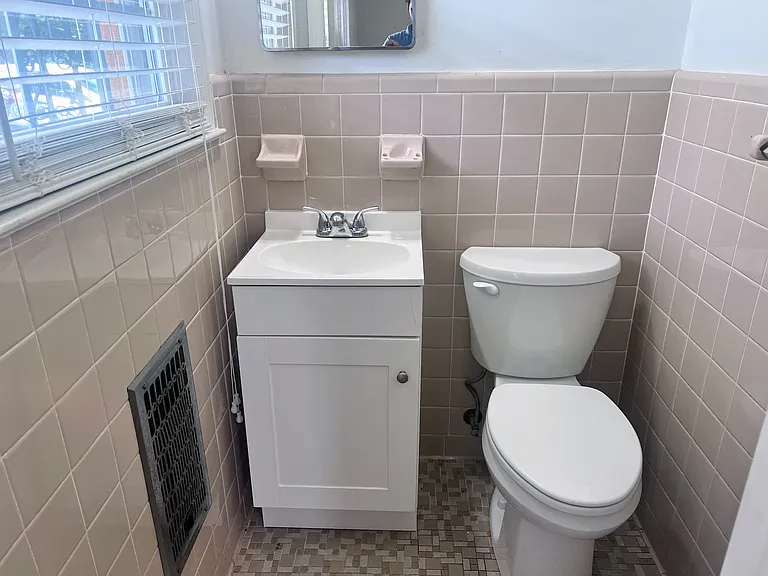 7702 Woodland Dr Half Bathroom_07172025