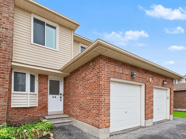 106 Valley Stream Dr #B, Ottawa, ON K2H 9E1