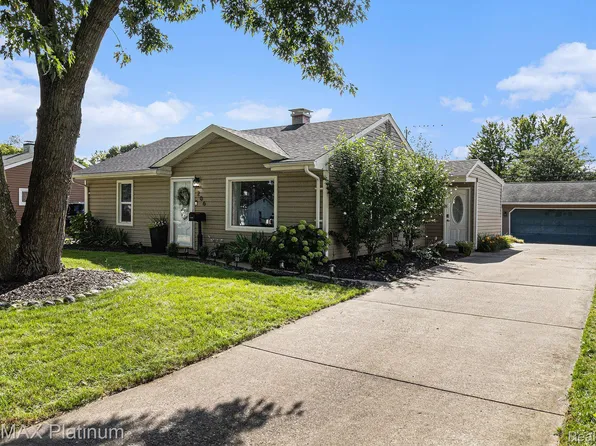 206 Kissane Ave, Brighton, MI 48116
