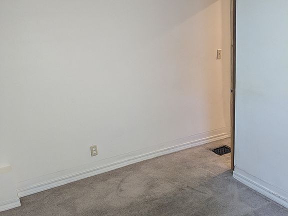 3rd image of 226 Lyon St NE APT 7