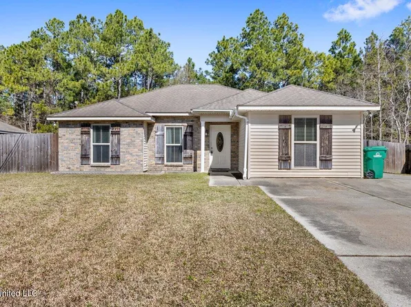628 Edna St, Waveland, MS 39576