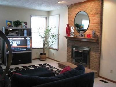 3rd image of 900 Carron Cir