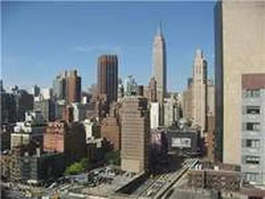 Rented by Metropolis Real Estate of Manhattan | media 23