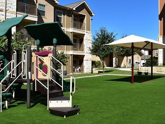 3rd image of 2745 Westpointe Dr APT 901
