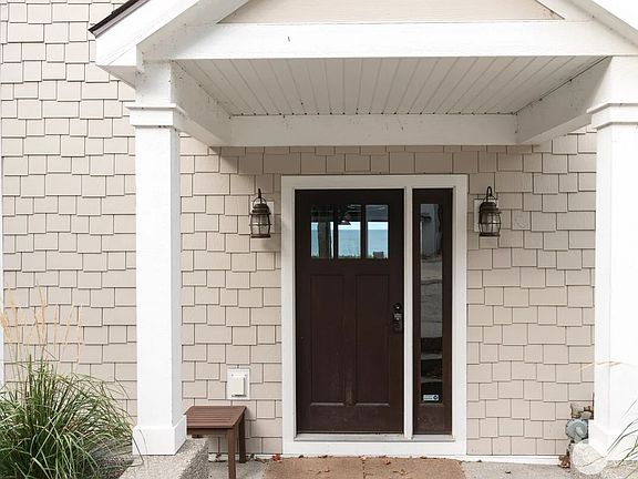 4th image of 1148 S Harbor Dr