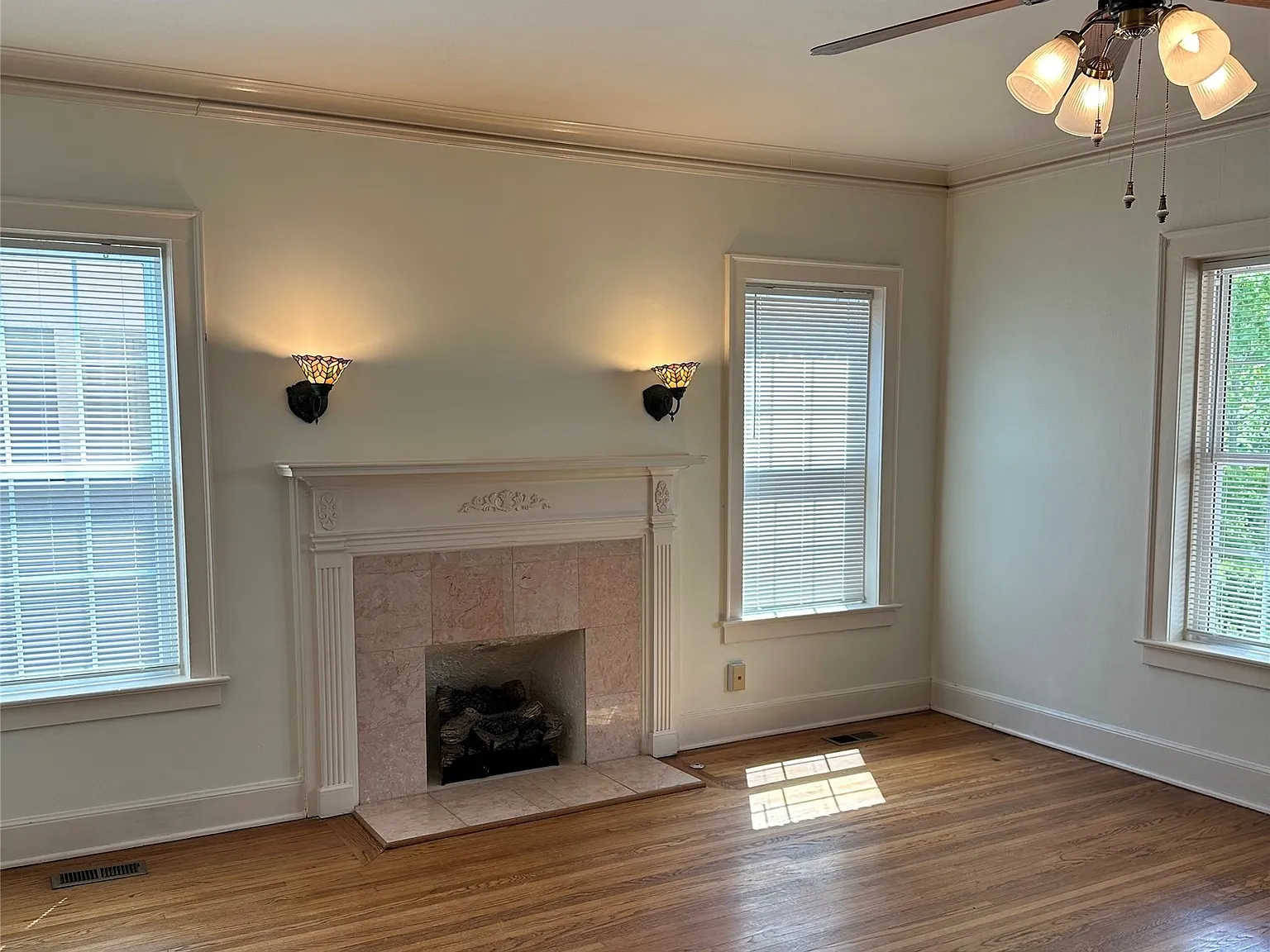 2 bed, 1.0 bath, 1550 sqft, $1,550 — Photo 3