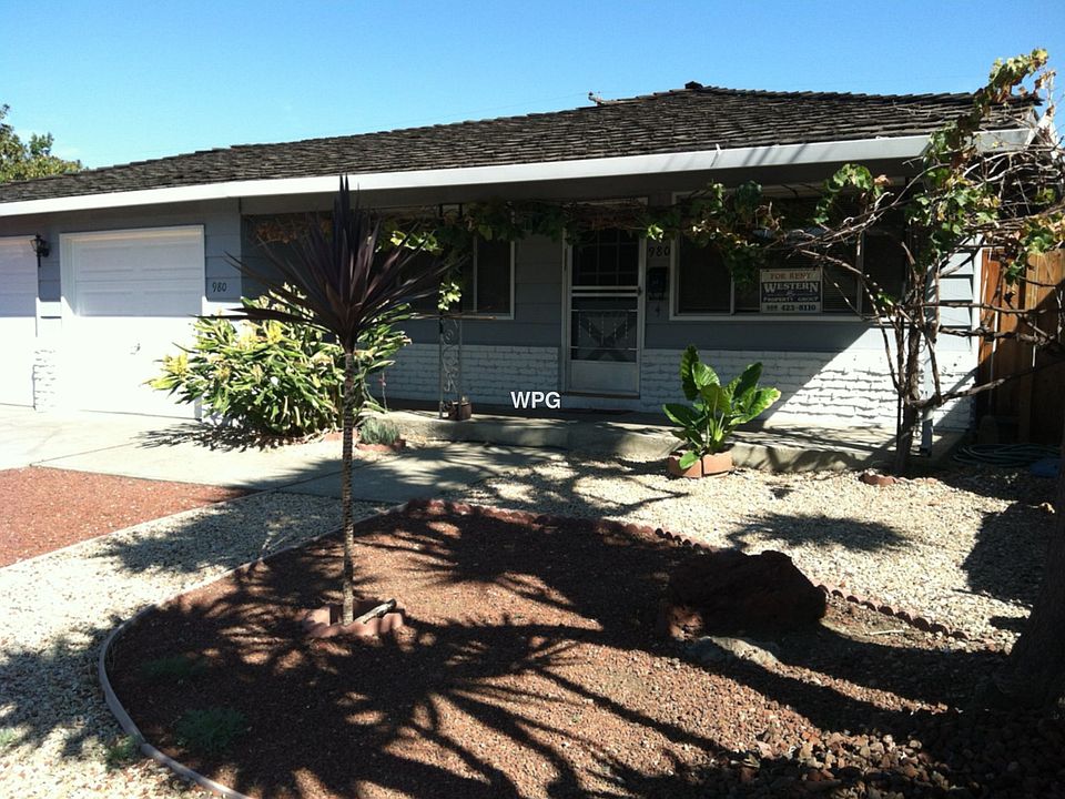 1st image of 980 Desert Isle Dr