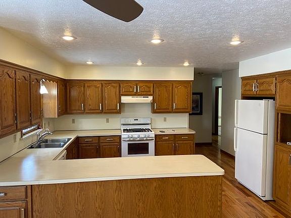 3rd image of 1276 Center Lane Dr