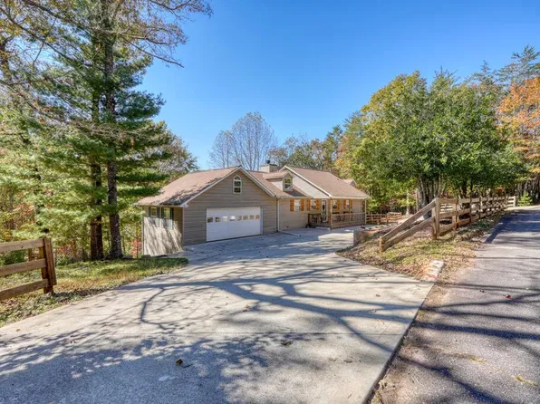 553 River Oaks Dr, Hayesville, NC 28904
