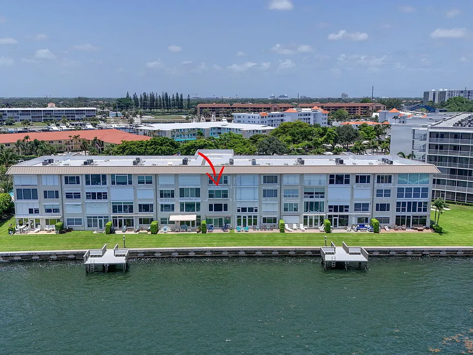 52 Yacht Club Dr #305