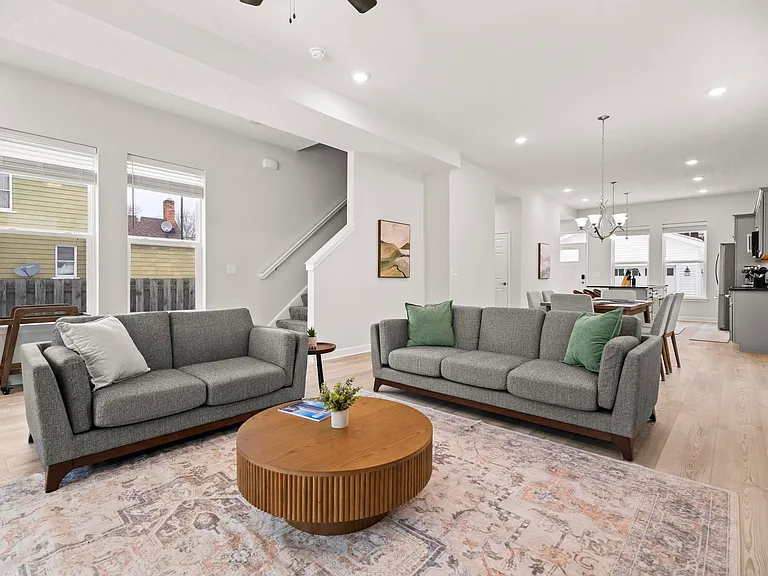2273 E 100th St #3 — Photo 9
