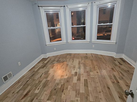 2nd image of 194 21st St #G1