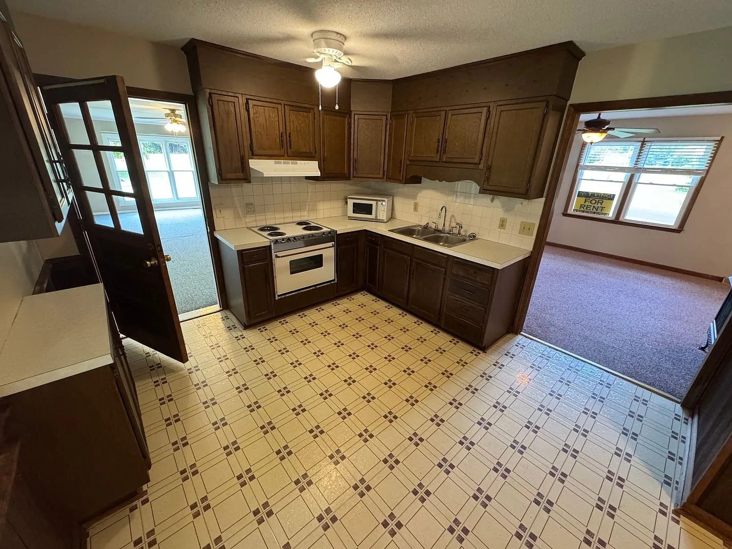 Spacious 3 Bedroom 2 Bathroom House in Winston-Salem! — Photo 3