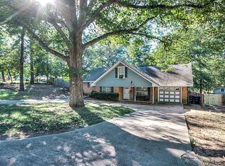 925 Crescent Rd, Shreveport, LA 71107