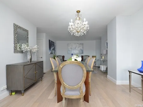 61-20 Grand Cent Parkway image 11 of 32