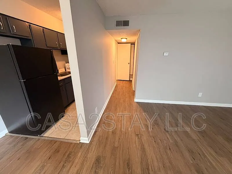 1 bed, 1.0 bath, $675 — Photo 4