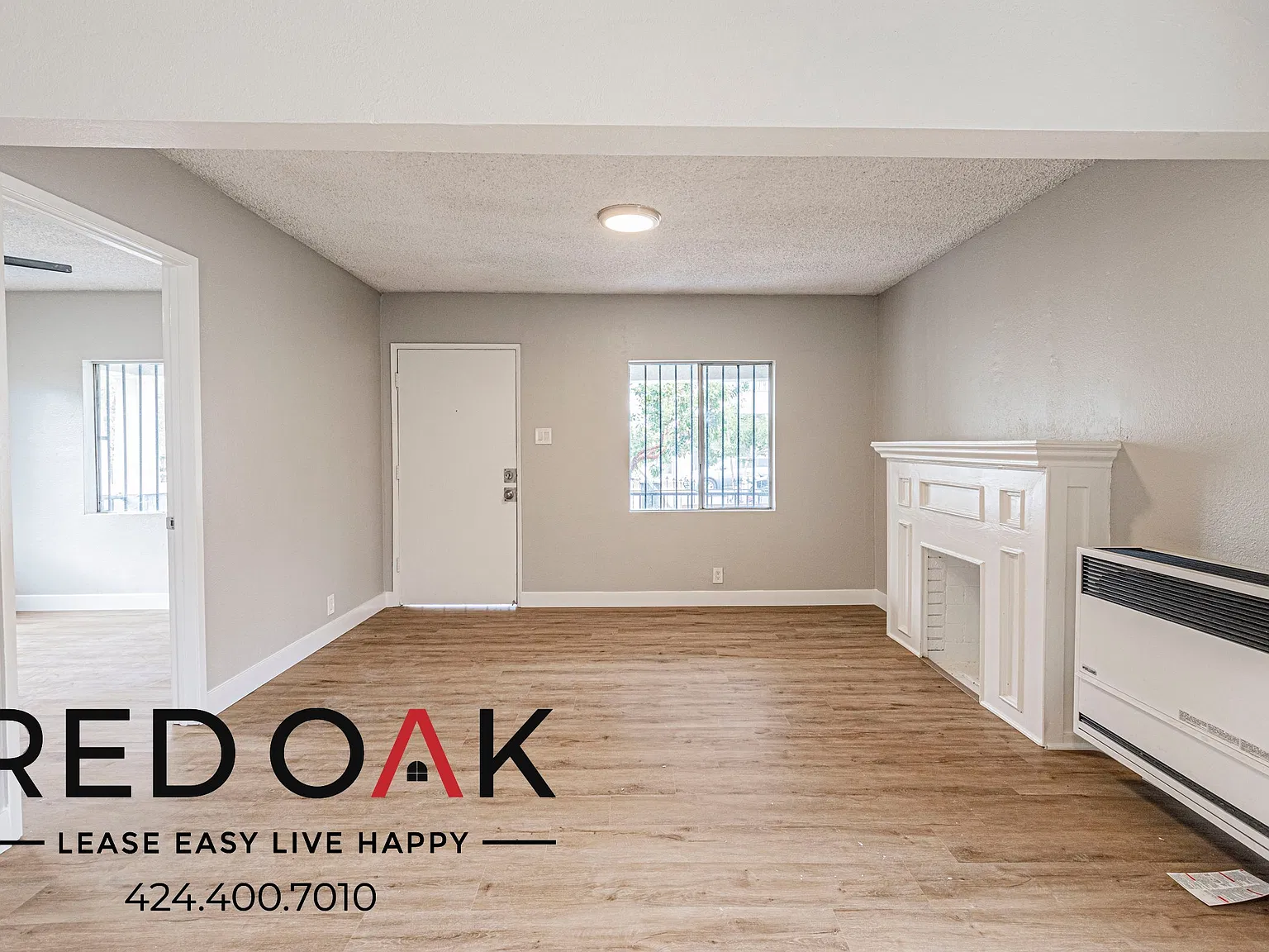 ~2 Weeks Free~ Bright 2-Bedroom Bungalow With Hardwood-Style Floors And Stainless Steel Appliance... — Photo 2